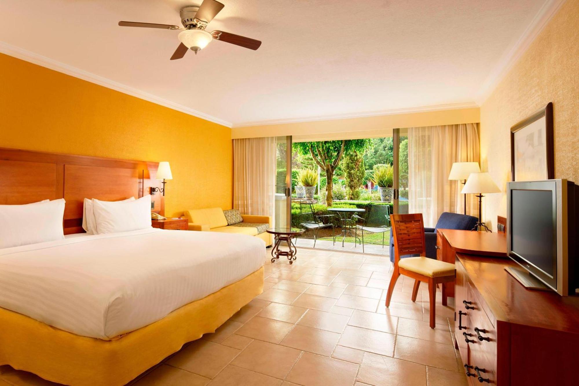 Fiesta Americana Hacienda Ixtapan De La Sal Exterior photo A typical room at the Hilton Los Cabos