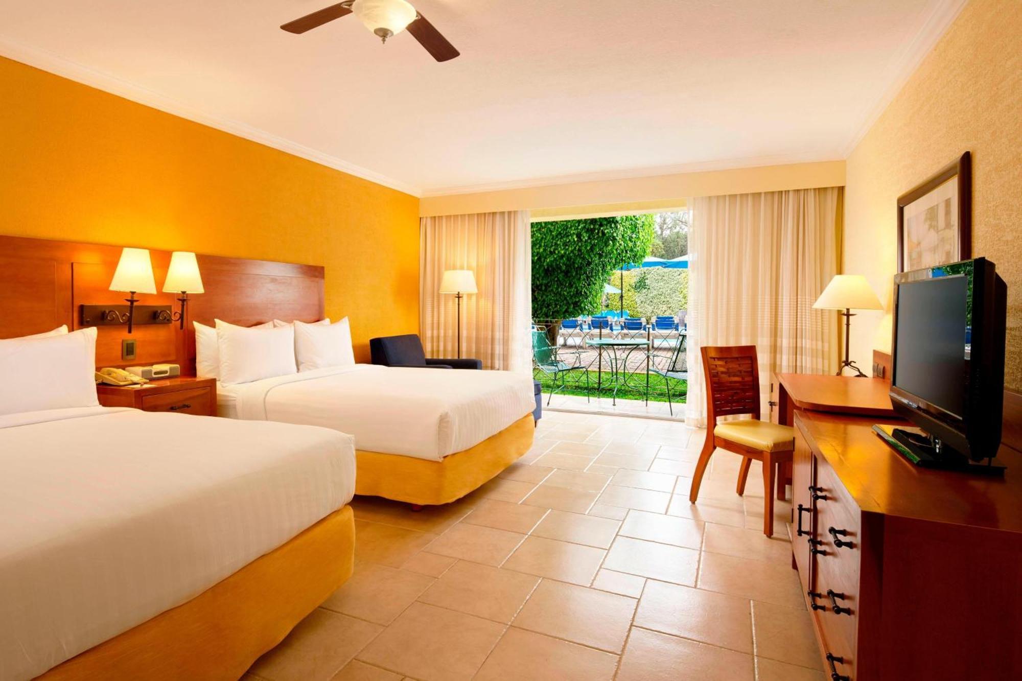 Fiesta Americana Hacienda Ixtapan De La Sal Exterior photo A typical room at the Hilton Los Cabos