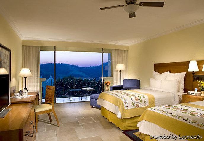 Fiesta Americana Hacienda Ixtapan De La Sal Exterior photo A guest room at the Hilton Los Cabos