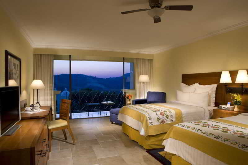 Fiesta Americana Hacienda Ixtapan De La Sal Exterior photo A guest room at the Four Seasons Resort