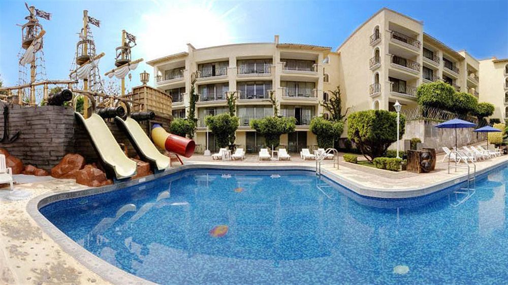 Fiesta Americana Hacienda Ixtapan De La Sal Exterior photo The swimming pool at the hotel